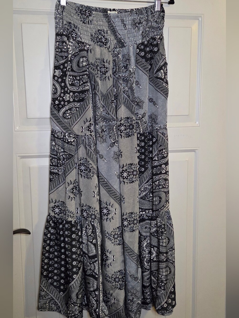 EARTHBOUND Black & Gray Patchwork Paisley Wide-Leg Pants